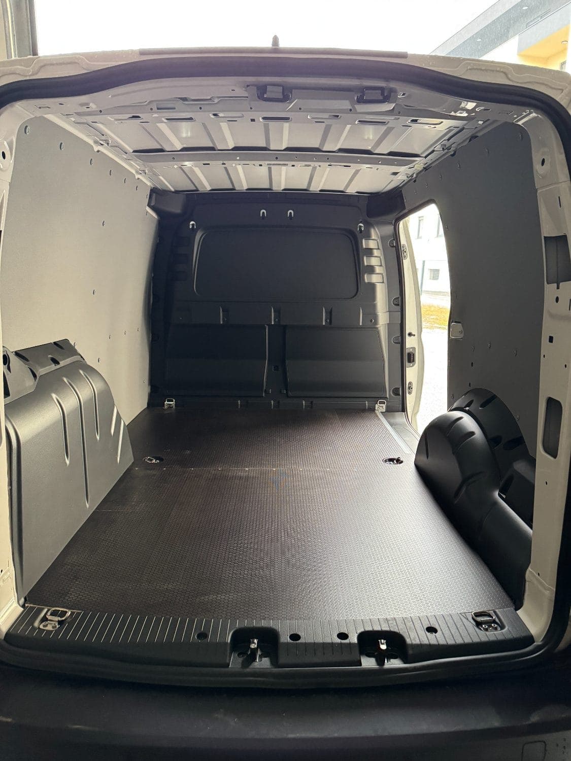 VW Caddy 5 Maxi L2H1 (1/4)